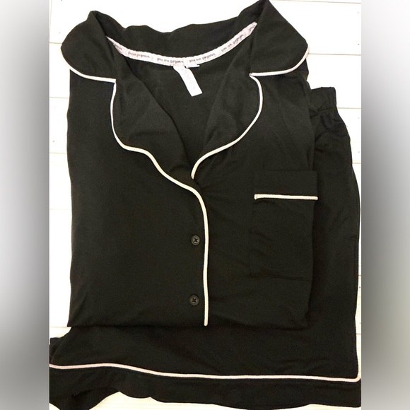 Women's Black Pajama / Loungewear Set with Lavender colored Trim - Picture 14 of 14